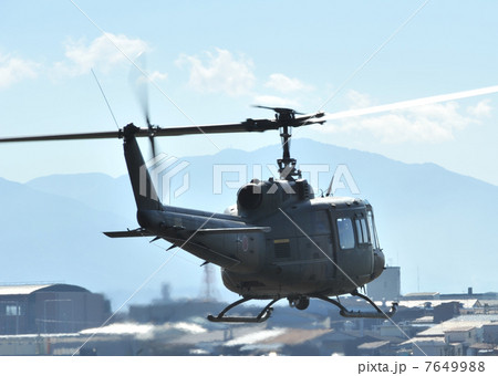 陸上自衛隊 輸送ヘリ UH-1 離陸 陸上自衛隊 輸送ヘリ UH-1 離陸 7649988