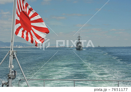 海上自衛隊 艦尾にたなびく自衛隊旗 海上自衛隊 艦尾にたなびく自衛隊旗 7651177