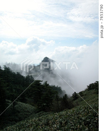 曇天の子持権現 7653790