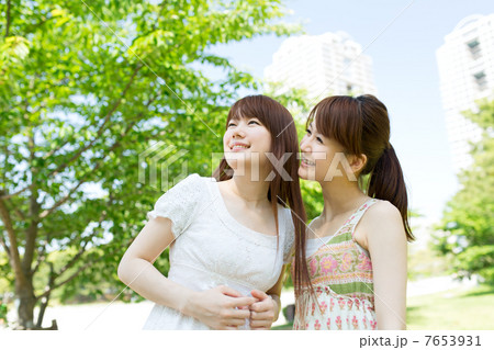 樹木と女性 樹木と女性 7653931