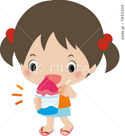 かき氷を食べる小さい女の子のイラスト素材