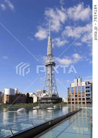 水の宇宙船から見るテレビ塔 7654184