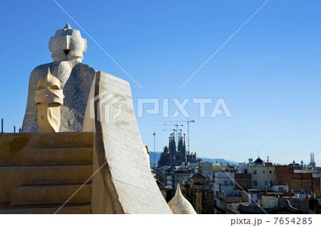 カサミラのオブジェとサグラダ・ファミリア 7654285