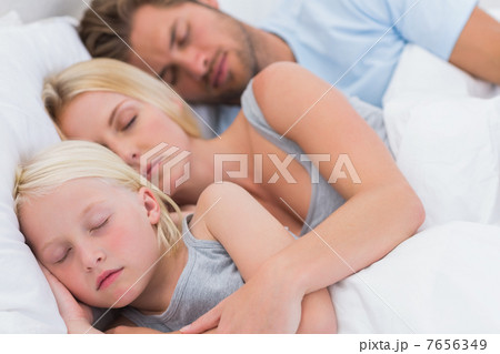 Cute couple sleeping with daughter 7656349