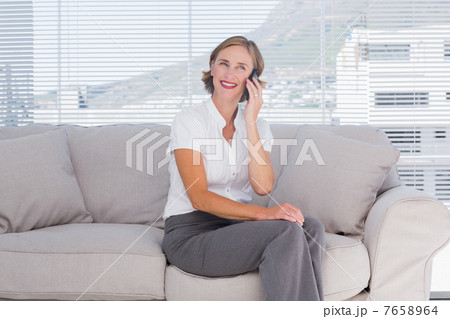 Pretty businesswoman talking on phone 7658964