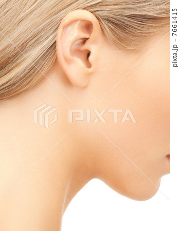 close up of woman ear 7661415