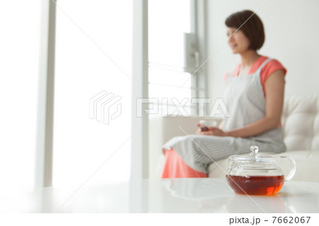 ティータイムの女性 ティータイムの女性 7662067