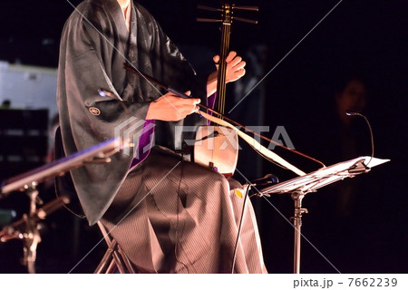 胡弓の演奏　二の丸城見の舞台　高知城花回廊にて　 7662239