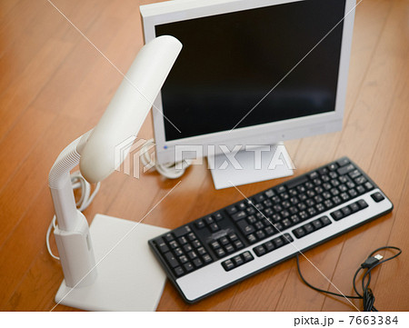 電気スタンドやパソコンモニター 7663384