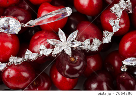 Jewels at cherries 7664296