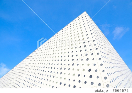 金沢海みらい図書館・日中外観【横】 7664672