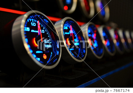 青く光るターボ計 7667174