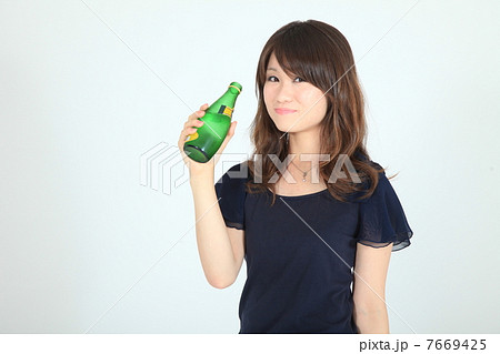 女性とペリエ 女性とペリエ 7669425