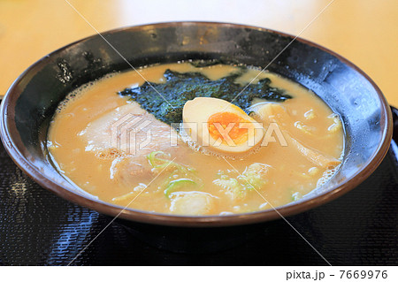 おいしいこってり系ラーメン おいしいこってり系ラーメン 7669976