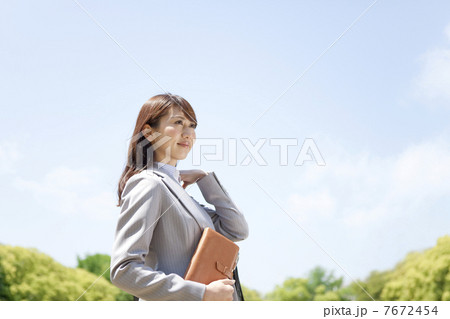 ほほえむビジネスウーマン 7672454