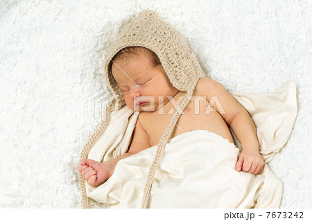 Newborn Baby Sleeping with knitted Hat on. 7673242