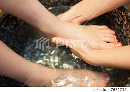 beauty-treatment clinic　撮影協力： 3BエステサロンLuki'A（麻布十番） 7675736