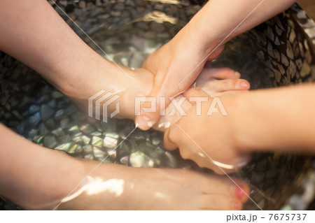 beauty-treatment clinic　撮影協力： 3BエステサロンLuki'A（麻布十番） 7675737