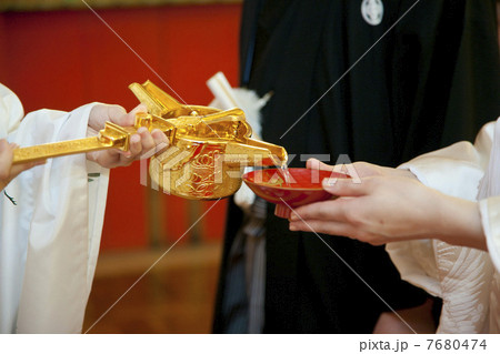 神社での結婚式 神社での結婚式 7680474