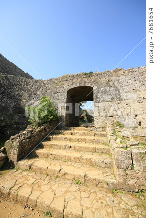 中城城・裏門(アーチ門) 7681654