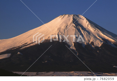 朝焼けの富士山 7682059