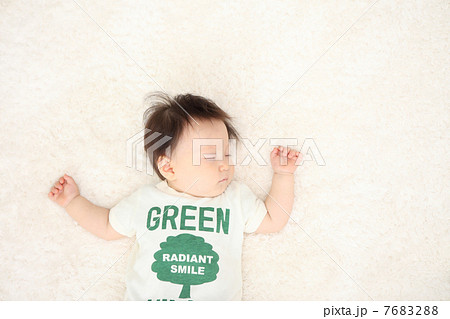 寝てる　赤ちゃん　 7683288