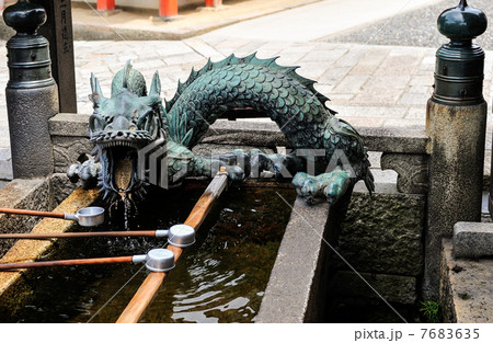 清水寺 轟門横の手水鉢 清水寺 轟門横の手水鉢 7683635