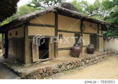 1920年代に建てられた韓国の農家 7683851