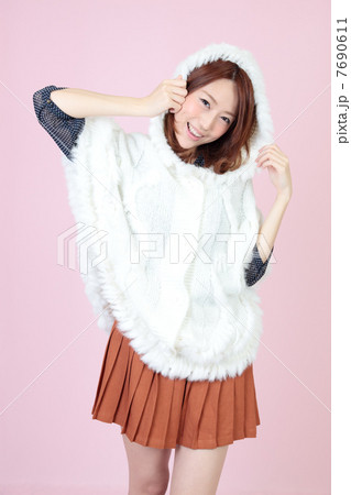 若い女性　ファッション 7690611
