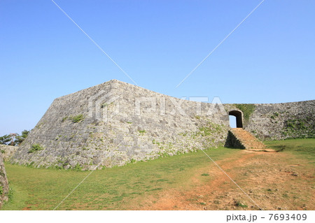 4月沖縄　座喜味城・一の郭城壁 7693409