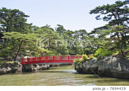 松島の雄島を結ぶ渡月橋 7694429