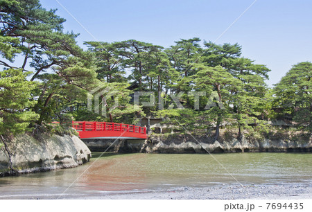 松島の雄島を結ぶ渡月橋 7694435