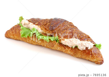 おいしいツナクロワッサンサンド 7695136
