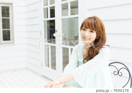 爽やかな女性 7698178