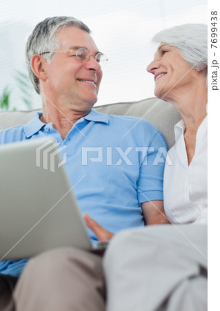 Couple using a laptop pc on the couch 7699438