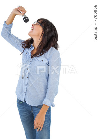 Brunette with her microphone singing 7700966