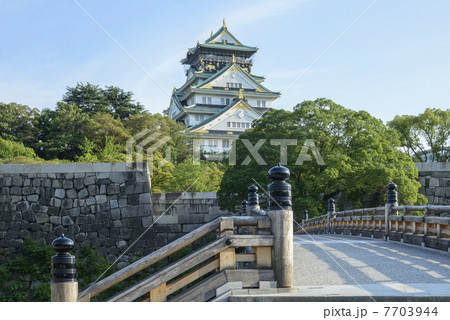 大阪城極楽橋と天守閣 7703944