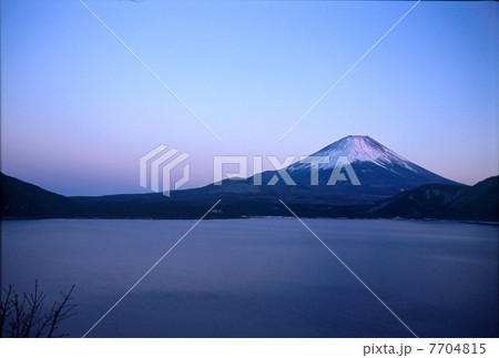 夕刻の富士山 7704815