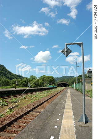 寂れたホーム 7704824