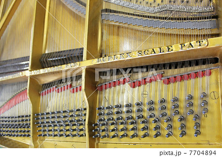 ピアノ内部２ 7704894