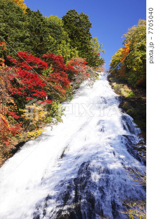 栃木県・秋の日光湯滝 7705040