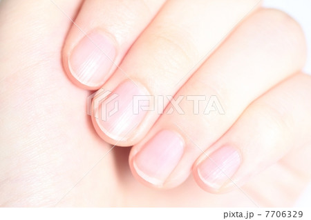 女性の指先 7706329