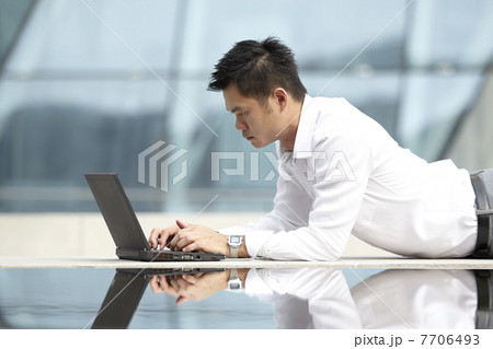 The world is my office The world is my office 7706493