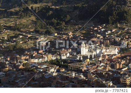 コパカバーナの町並みと大聖堂 コパカバーナの町並みと大聖堂 7707421