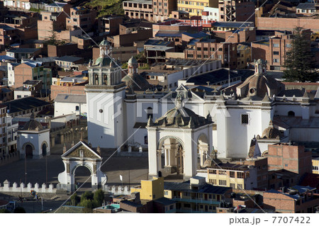 コパカバーナの町並みと大聖堂 コパカバーナの町並みと大聖堂 7707422