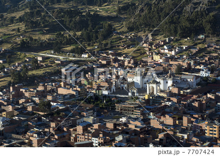 コパカバーナの町並みと大聖堂 コパカバーナの町並みと大聖堂 7707424