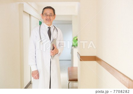 医者ポートレート 7708282