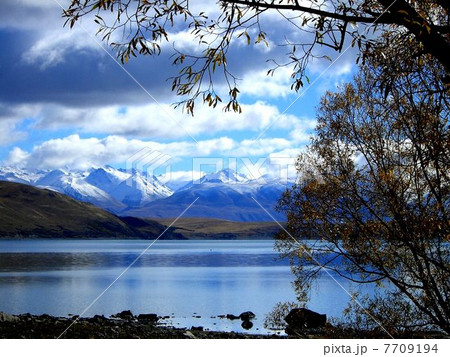 秋のテカポ湖　ニュージーランド 7709194