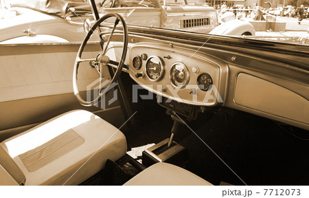 Retro car 7712073