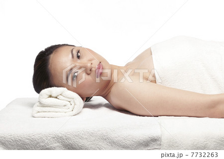 Relaxed woman ready for a massage 7732263